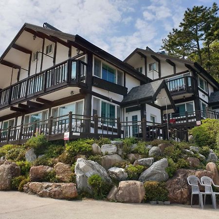 Tongyeong Yehyang Pension Exterior photo