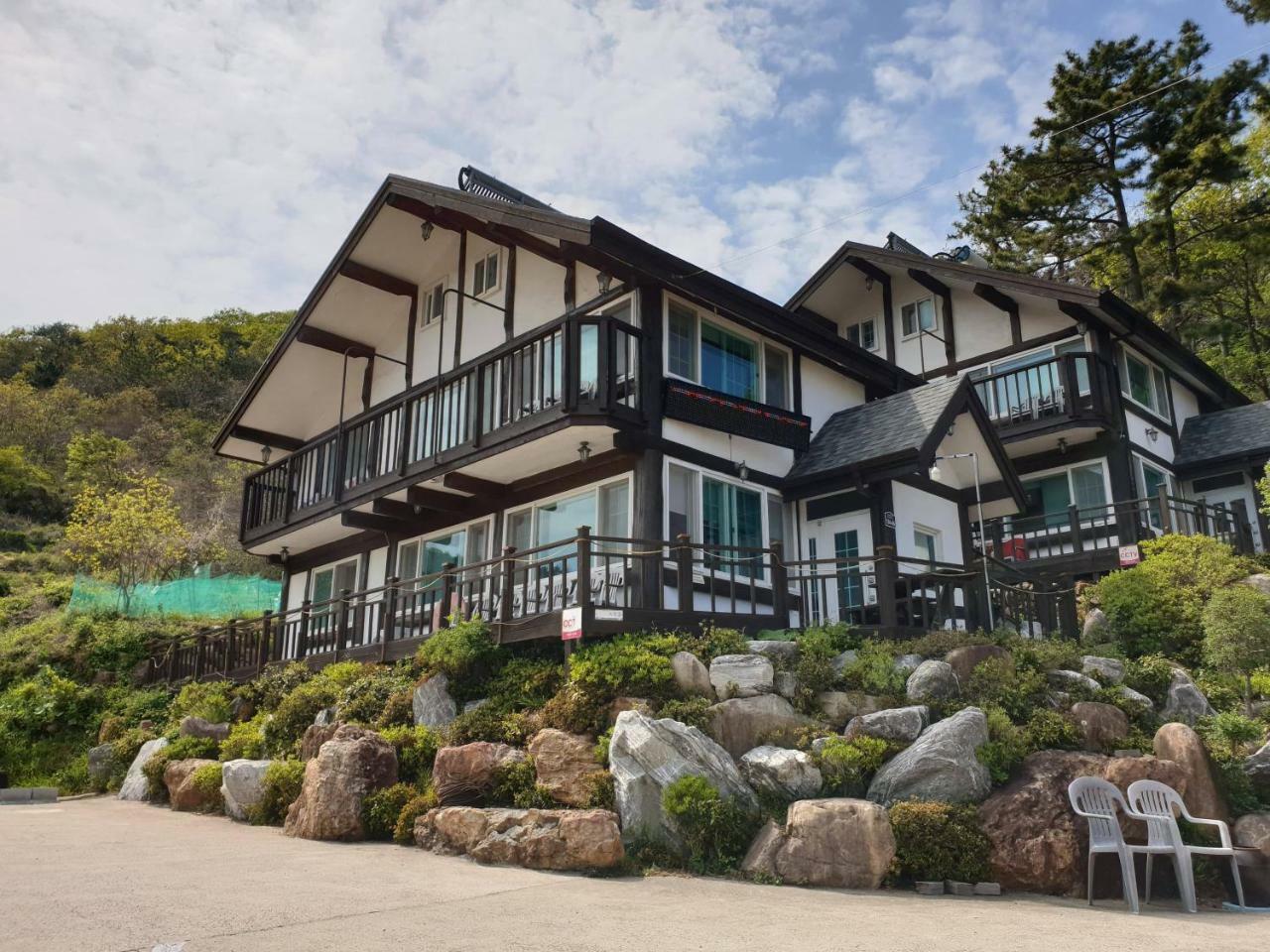 Tongyeong Yehyang Pension Exterior photo